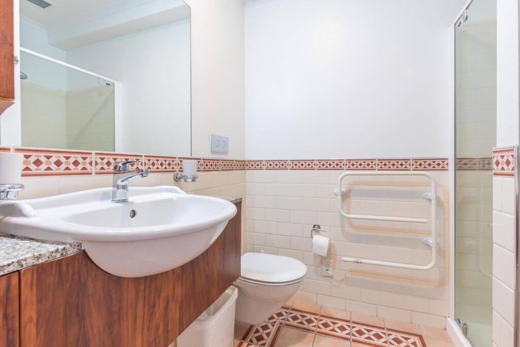 Seaview Waterfront Hotel Apt Окленд Экстерьер фото