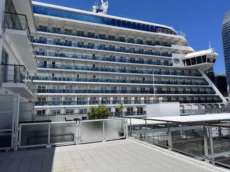 Seaview Waterfront Hotel Apt Окленд Экстерьер фото
