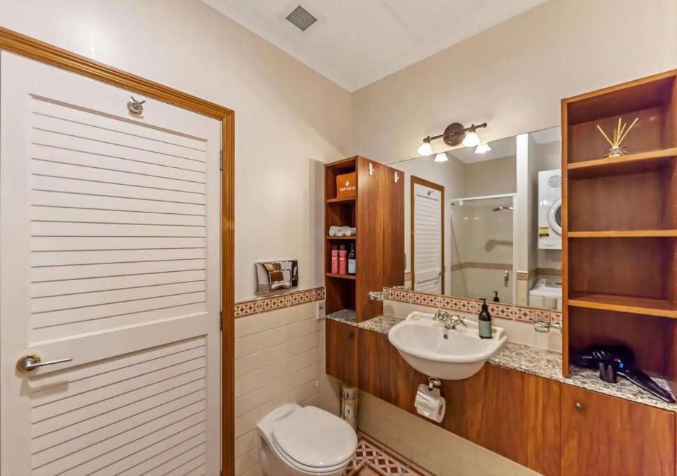 Seaview Waterfront Hotel Apt Окленд Экстерьер фото