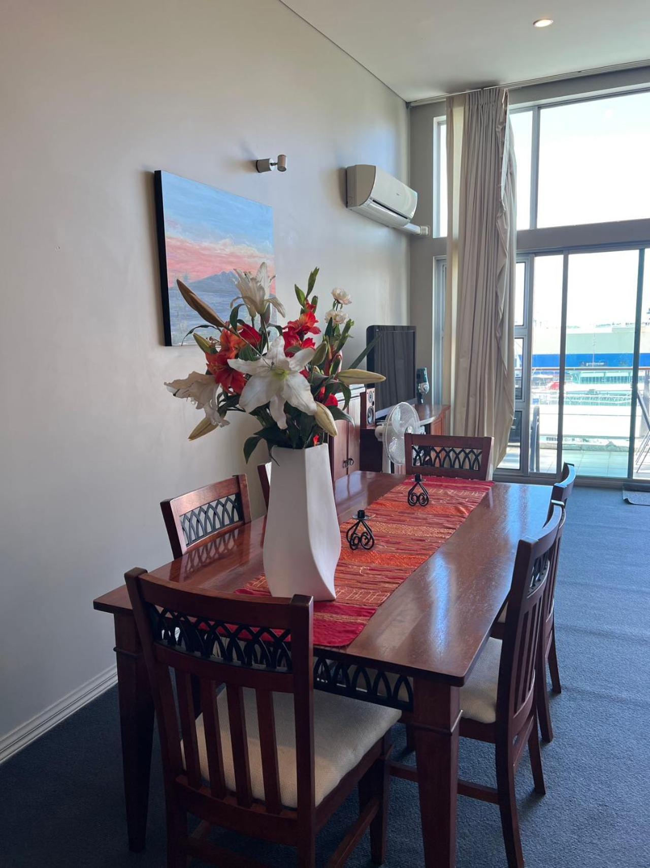 Seaview Waterfront Hotel Apt Окленд Экстерьер фото