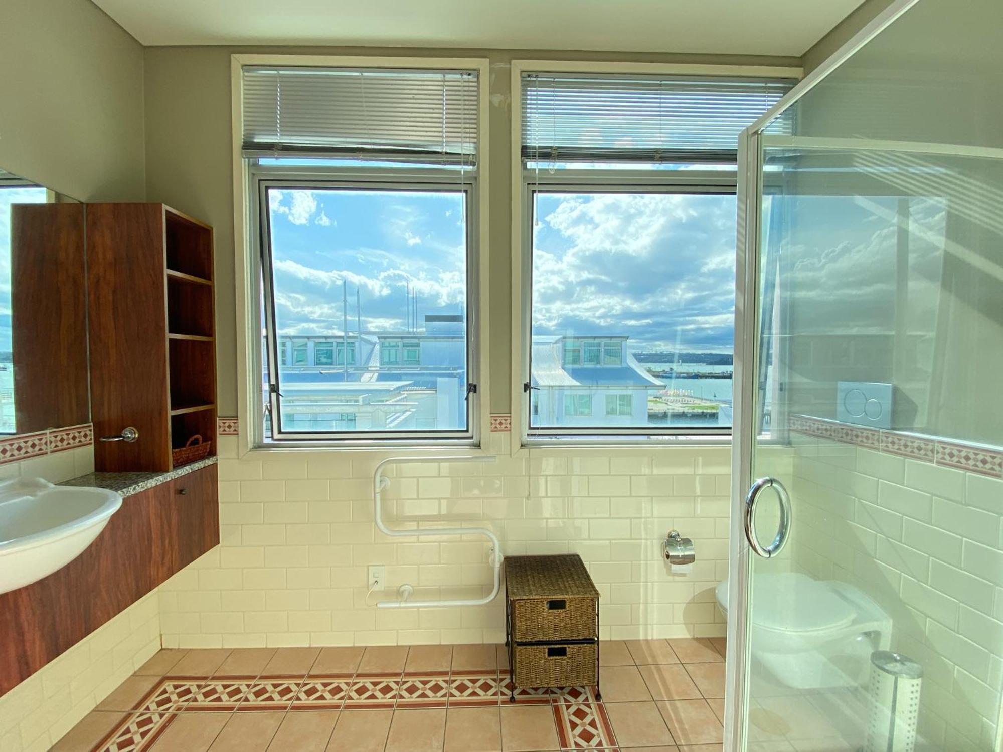 Seaview Waterfront Hotel Apt Окленд Экстерьер фото
